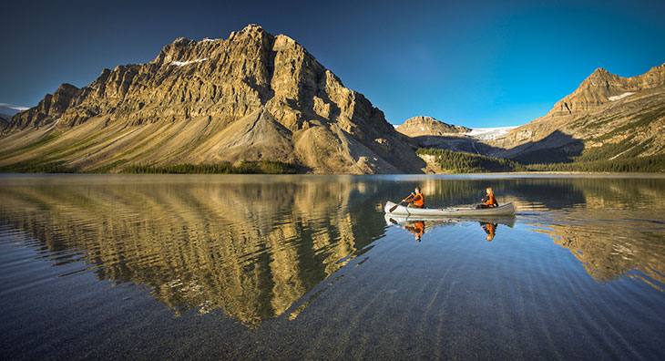 canoeing-bow-lake-banff-national-park-canadian-rockies-d05-005034.jpg